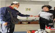 标题：内蒙古特检院二连浩特分院党支部“国庆节”“中秋节”两节慰问退休干部
浏览次数：423
发表时间：2023-09-28