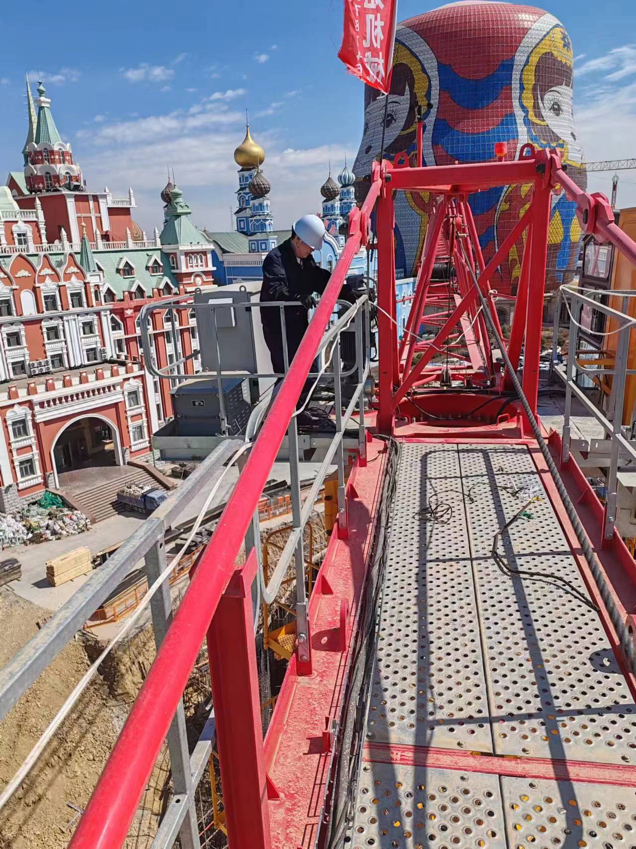 内蒙古特检院呼伦贝尔分院对满洲里套娃广场建筑工地施工用塔式起重机进行检验