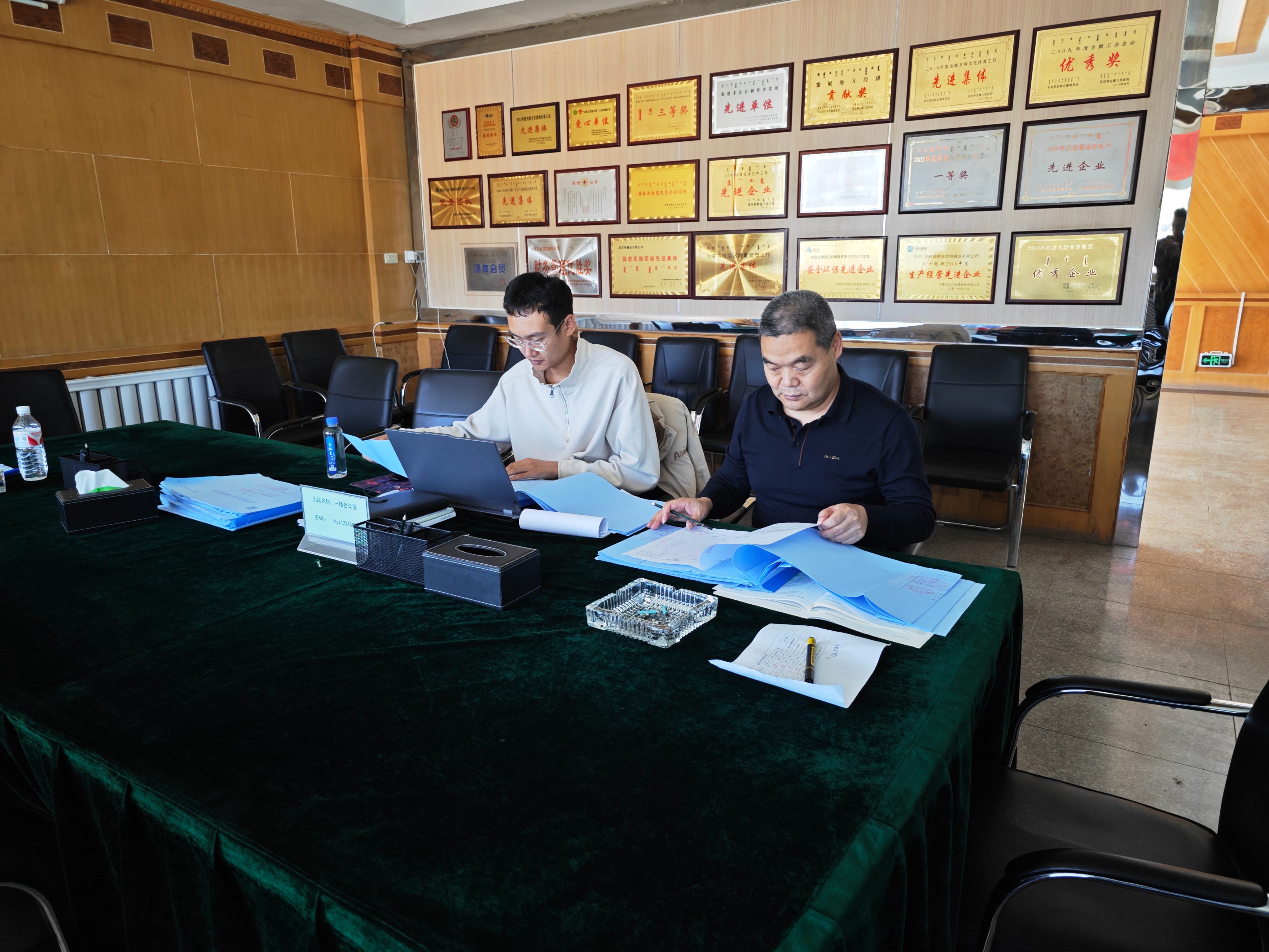 守底线,保安全。内蒙古特检院锡林郭勒
分院深入电厂、气站等重点企业进行检验