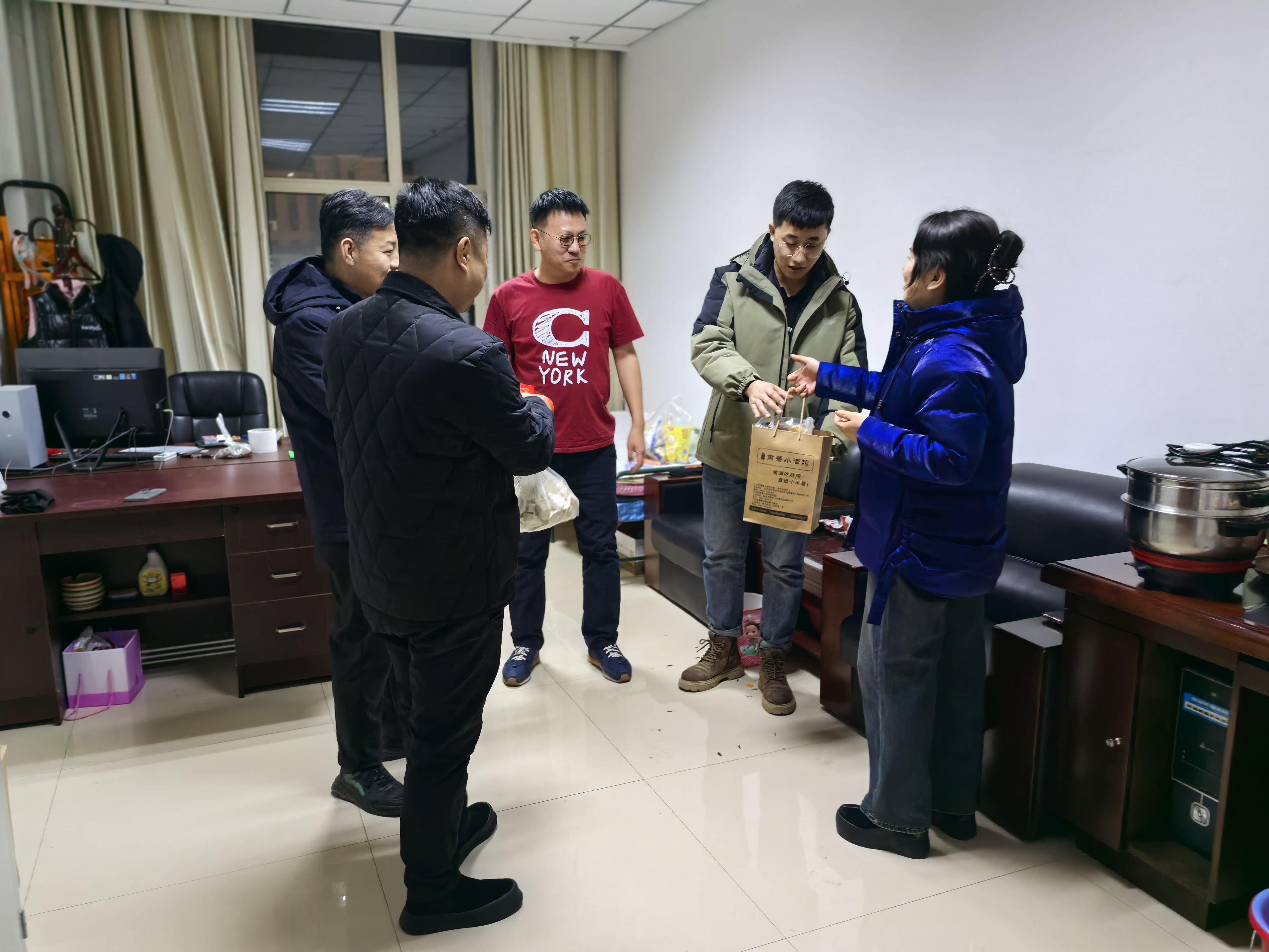 除夕慰问,情意浓浓! 兴安分院走访慰问春节期间值班人员