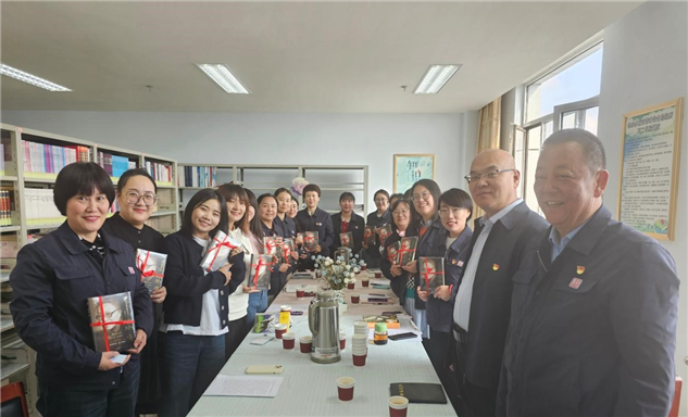 标题：鄂尔多斯分院开展“心有光芒，芳华自在”读书分享会妇女节主题活动
浏览次数：72
发表时间：2025-03-07