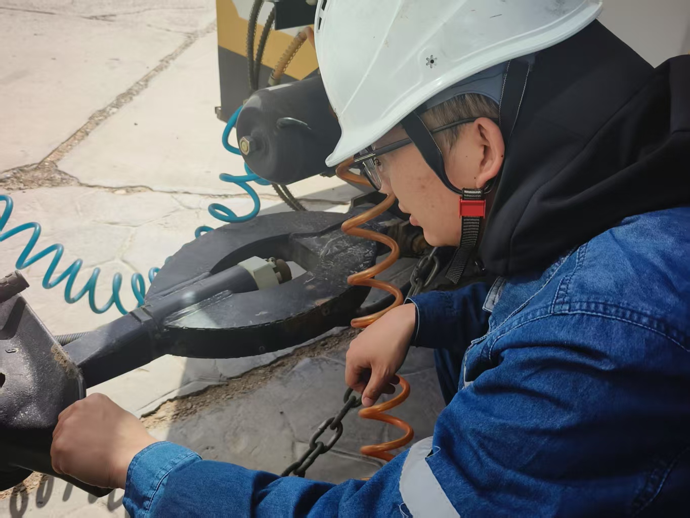 自治区特检院阿拉善分院为腾格里观光车“精准体检”