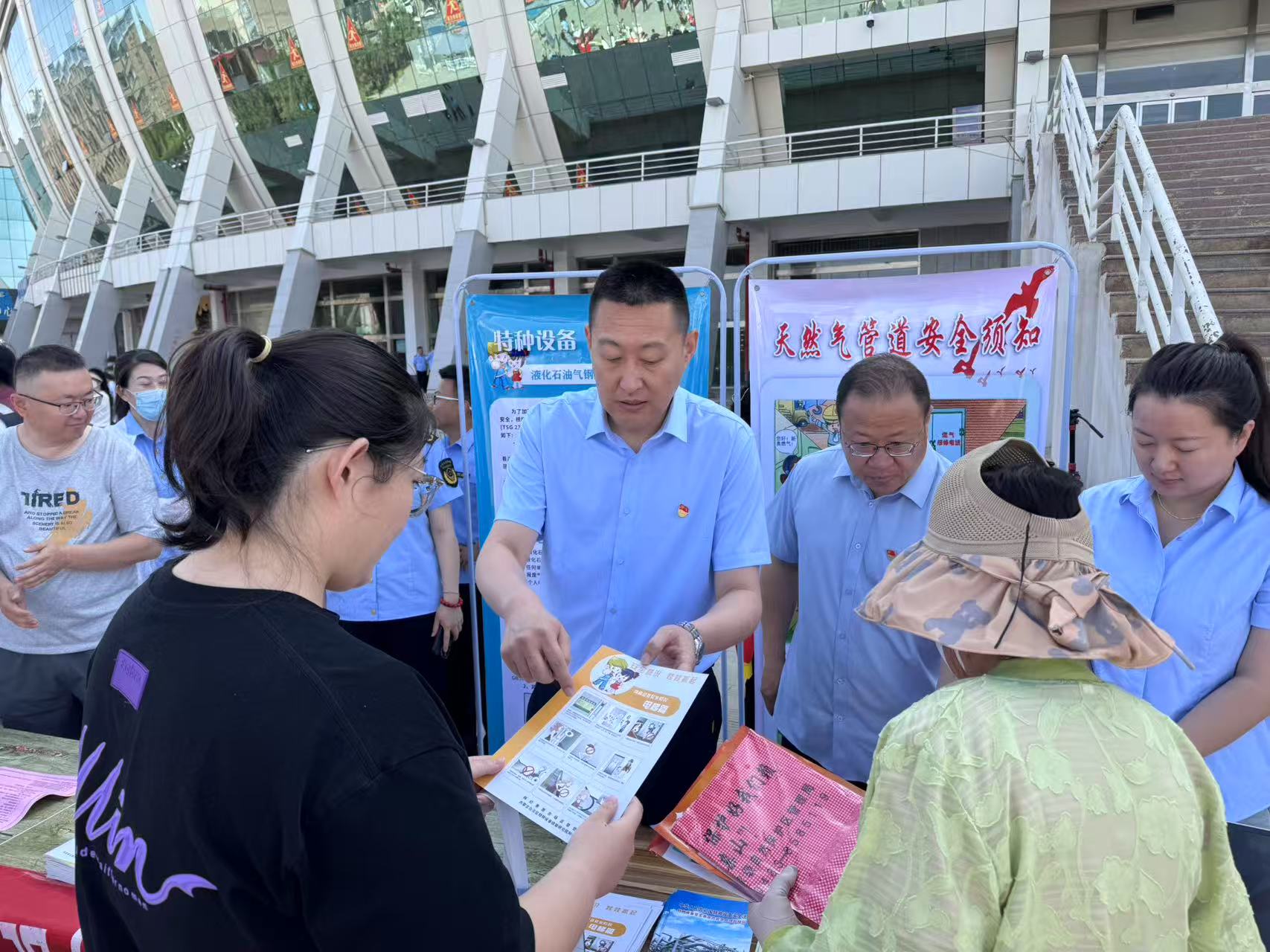 自治区特检院阿拉善分院积极参加阿拉善盟“6·16”安全生产咨询日活动