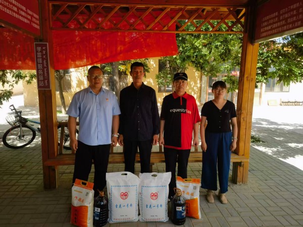 内蒙古特检院阿拉善分院党支部开展“七一”慰问党员活动