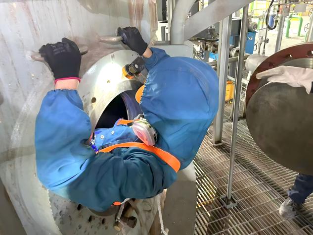 乌海分院驻厂开展压力容器压力管道年检护航企业及时“开车”