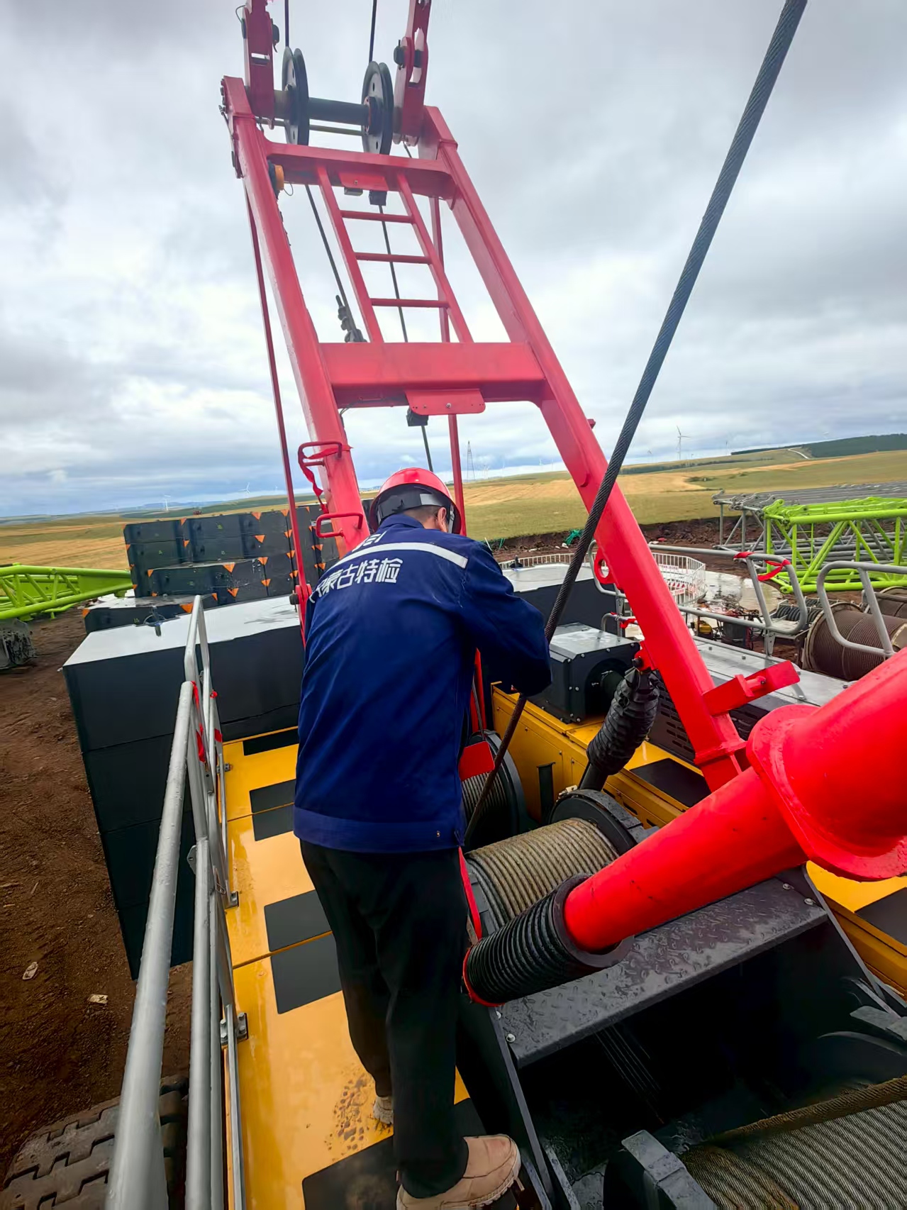 攻坚克难保安全!赤峰分院圆满完成风电安装项目履带起重机检验任务