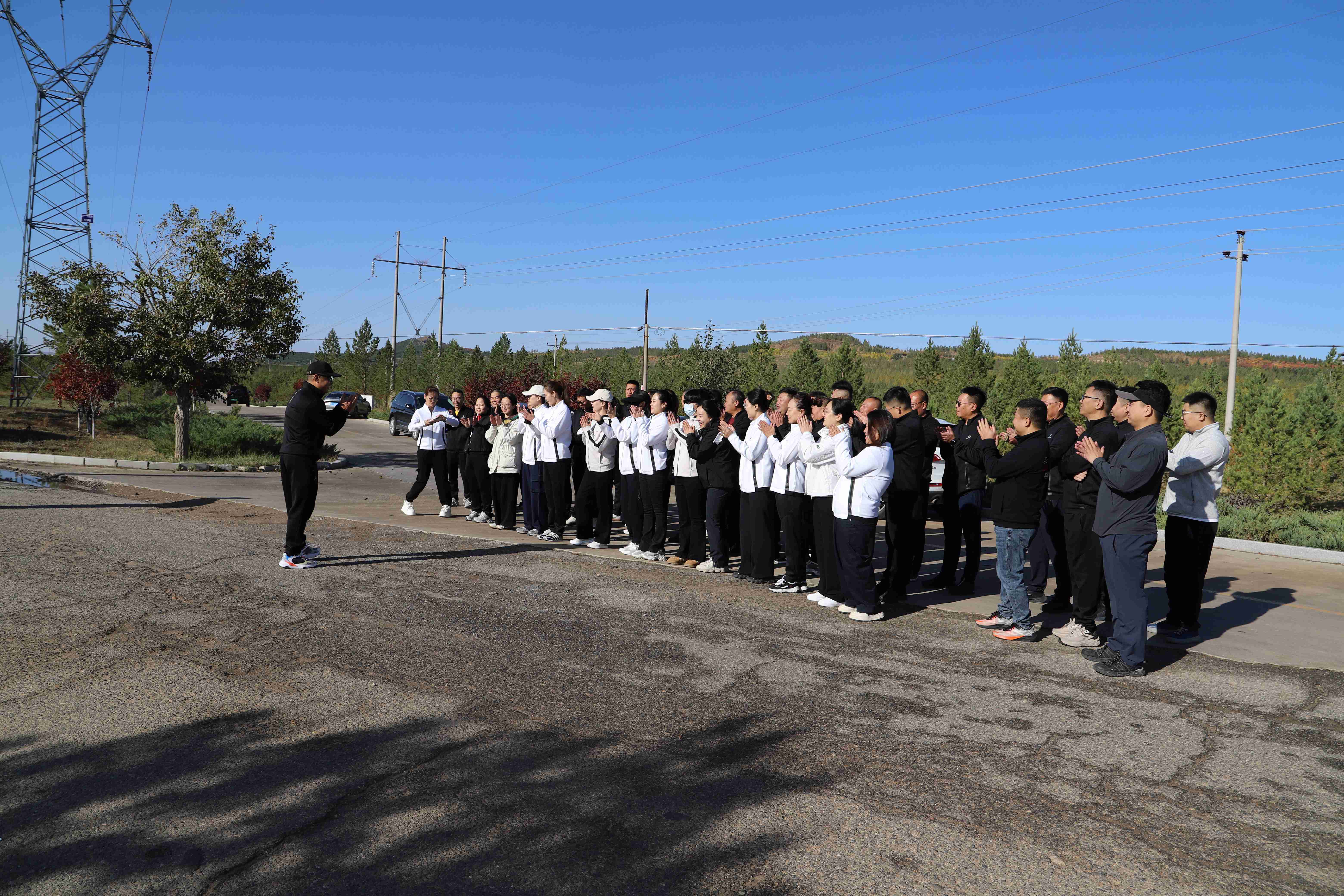 内蒙古特检院锡林郭勒分院工会举办“登峰砺体魄 健康迎国庆”活动