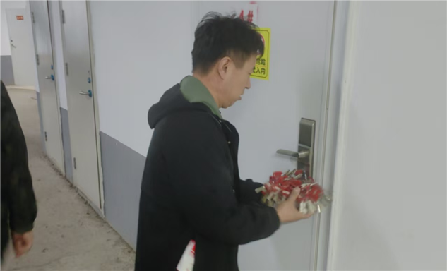 标题：国庆守岗护民生！满洲里特检分院快速处置北疆明珠观光塔电梯故障
浏览次数：1200
发表时间：2025-10-10