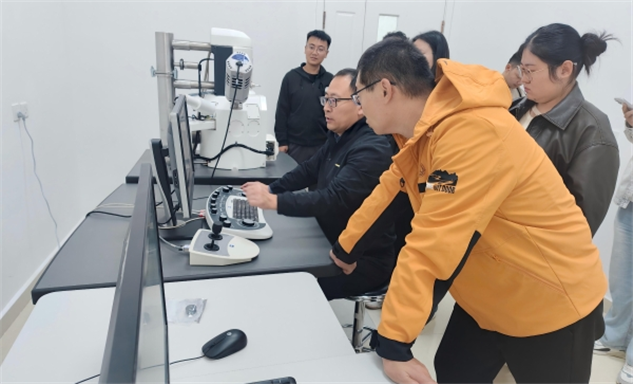 标题：聚焦微观分析 助力技术升级 ——包头分院开展蔡司扫描电镜培训
浏览次数：43
发表时间：2025-11-06