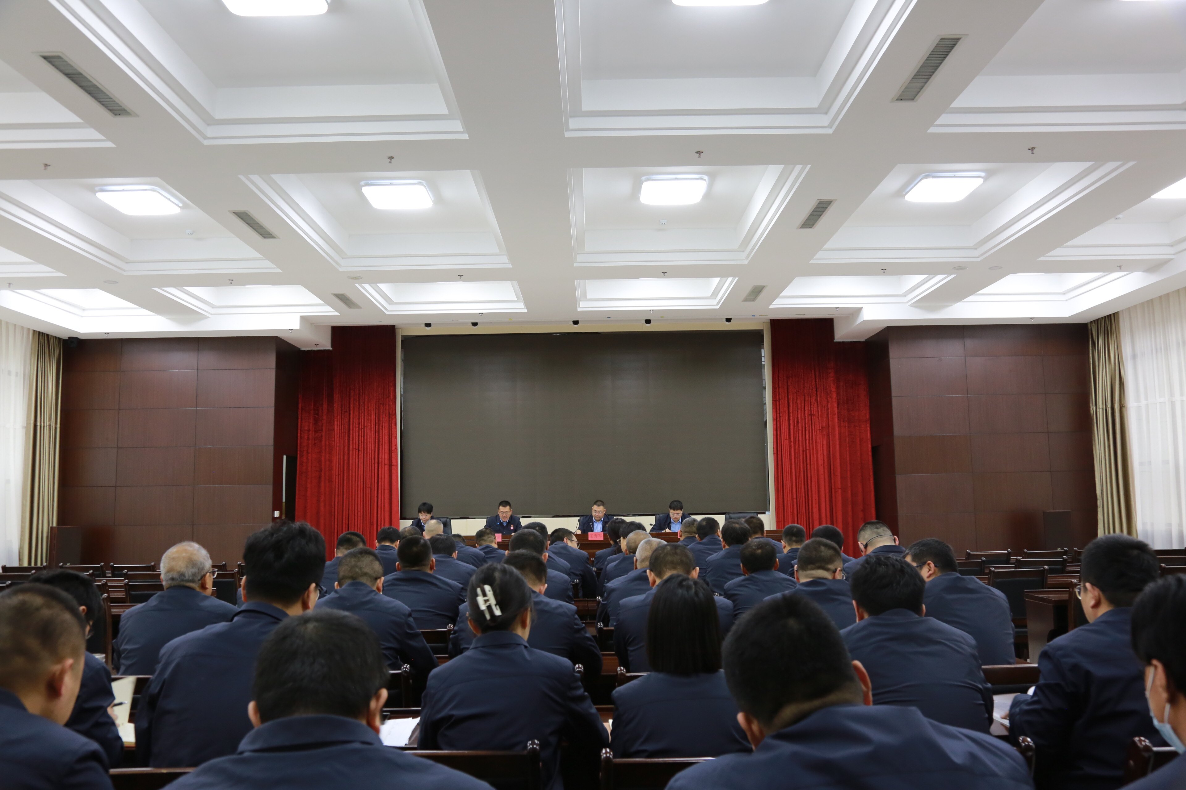 “深学全会精神 筑牢意识形态主阵地”主题党日活动