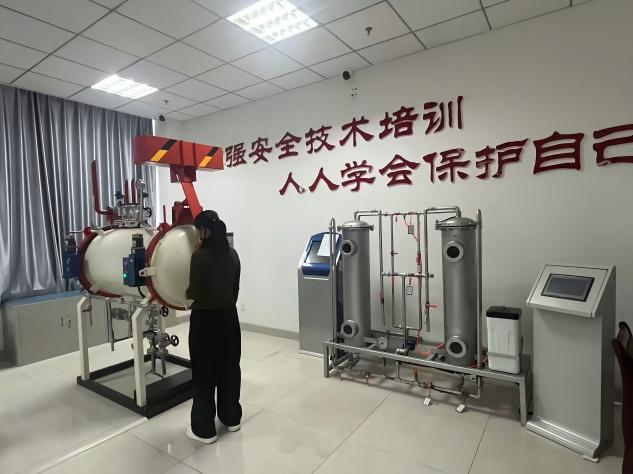 乌海分院圆满完成快开门式压力容器操作等
三项特种设备作业项目考试