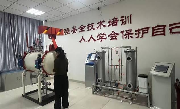 标题：乌海分院圆满完成快开门式压力容器操作等
三项特种设备作业项目考试
浏览次数：1064
发表时间：2026-01-08