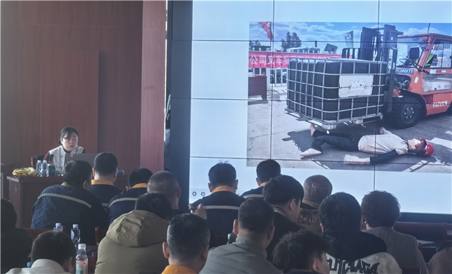 标题：主动送服务 现场办班“零距离” ——特种设备使用单位安全宣贯培训班走进伊敏电厂、驰宏矿业
浏览次数：702
发表时间：2026-04-24