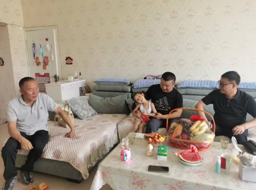 标题：真情暖人心奋进跟党走内蒙特检院阿拉善分院开展“庆七一·喜迎二十大”送温暖慰问活动
浏览次数：432
发表时间：2023-08-30