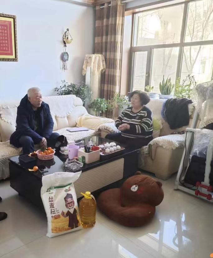 2024.2.1慰问退休老同志3.jpg
