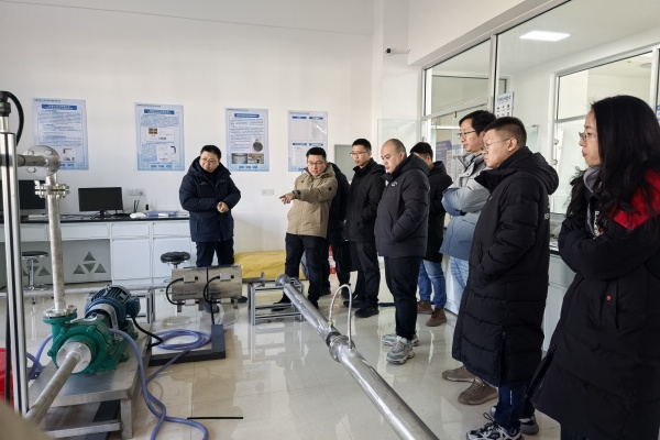 参观承压实验室(1)_副本.jpg