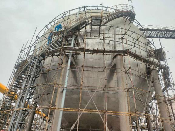 攻坚克难护安全 科技赋能提质效
——乌海分院完成4000立方米液氨球罐定期检验