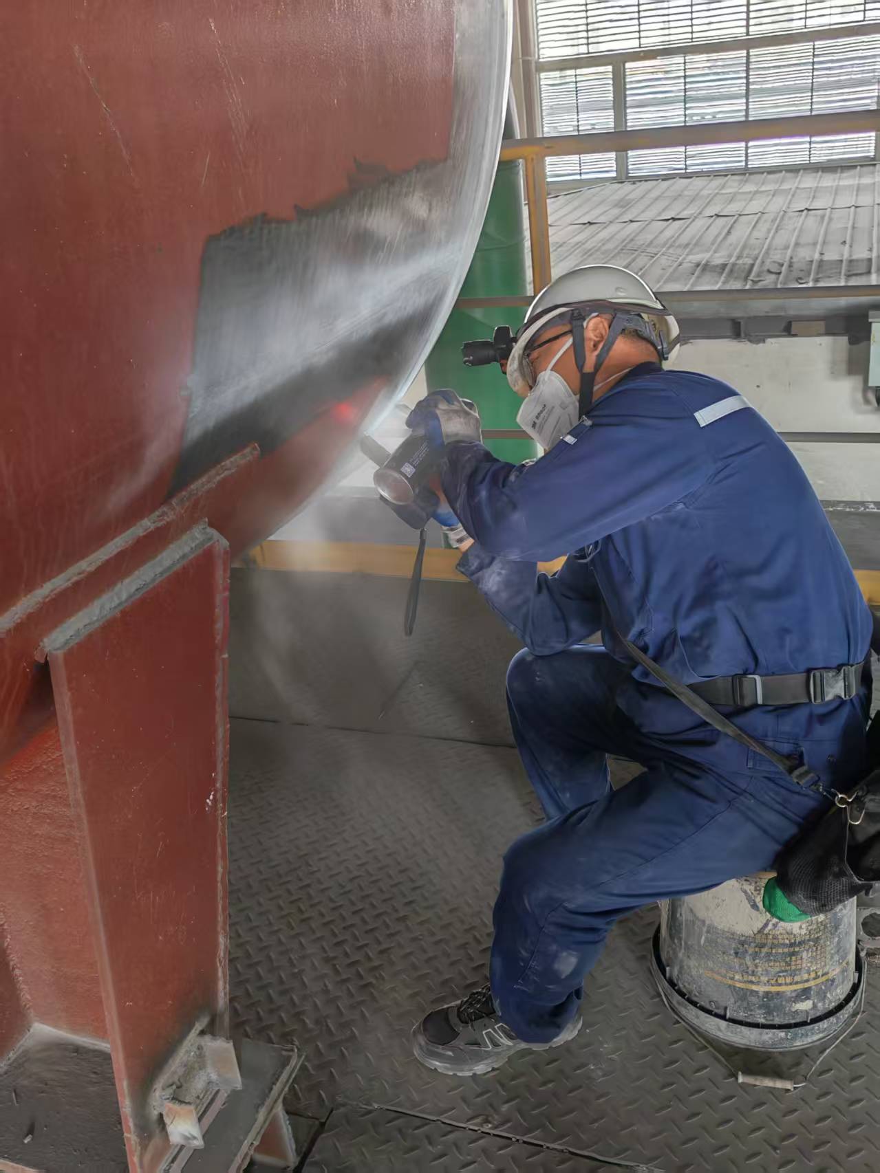 远赴现场精细检测 稳稳守住生产平安