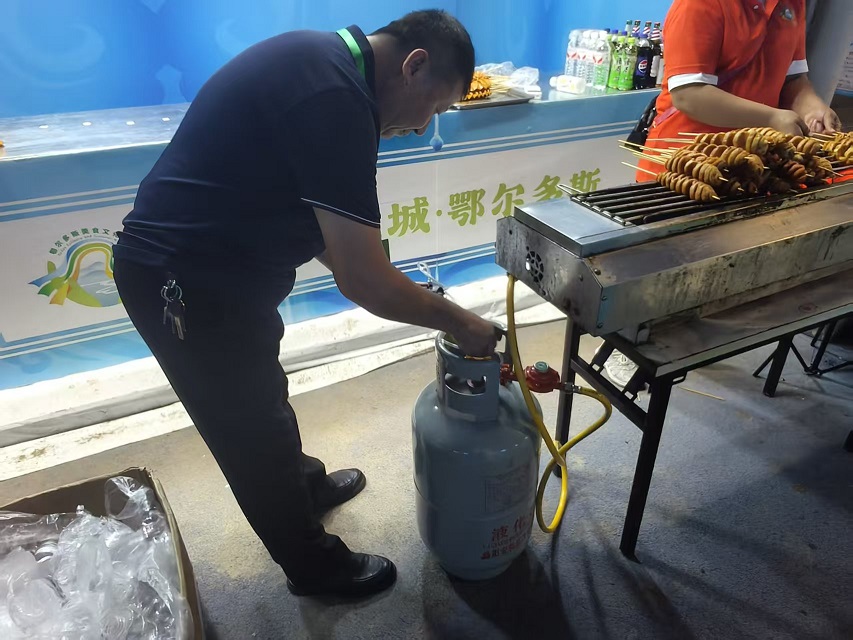协同监管守牢安全底线  鄂尔多斯分院配合鄂尔多斯市市场监管局圆满完成美食文化周安全保障任务