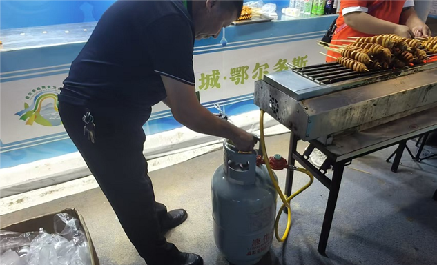 标题：协同监管守牢安全底线  鄂尔多斯分院配合鄂尔多斯市市场监管局圆满完成美食文化周安全保障任务
浏览次数：146
发表时间：2026-07-22