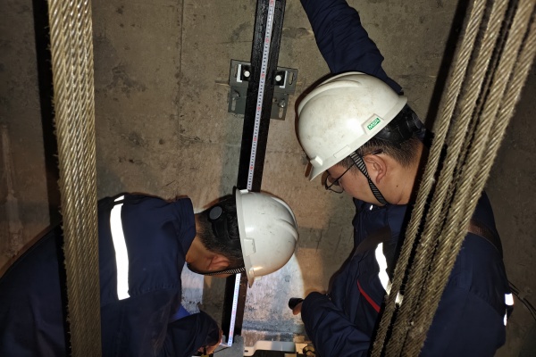 自治区特检院包头分院协助监管部门开展电梯实地技术检查工作