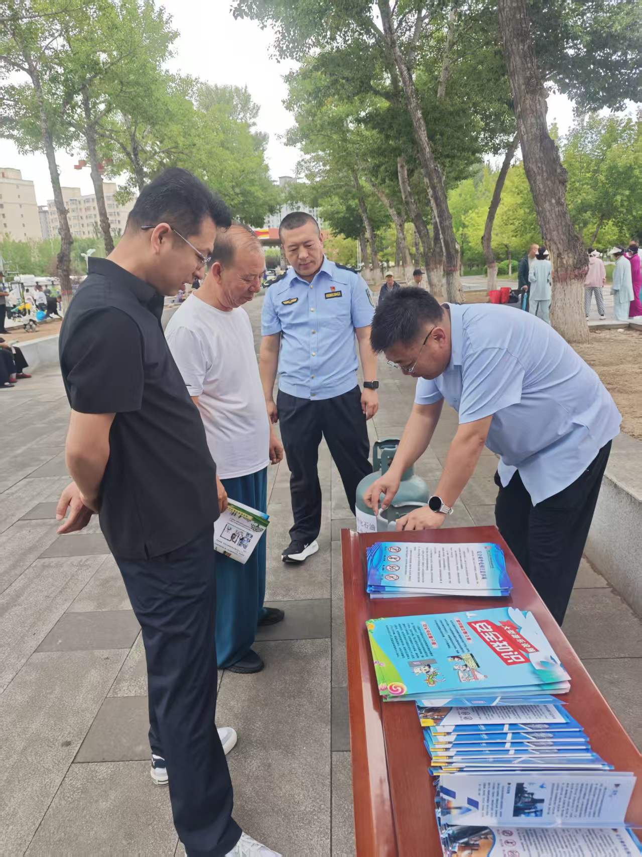图02.jpg 图02.jpg
