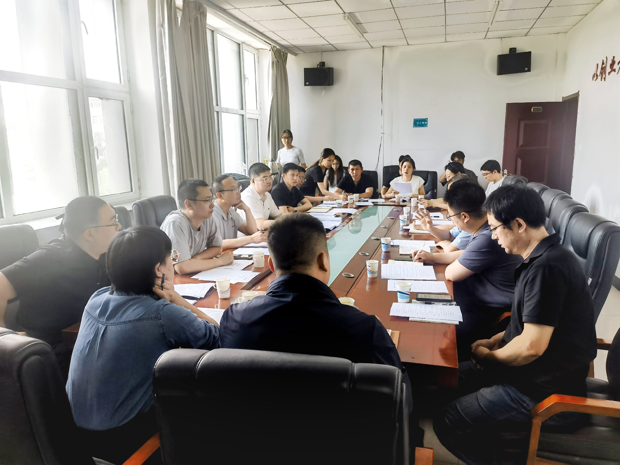 开会1.jpg 开会1.jpg