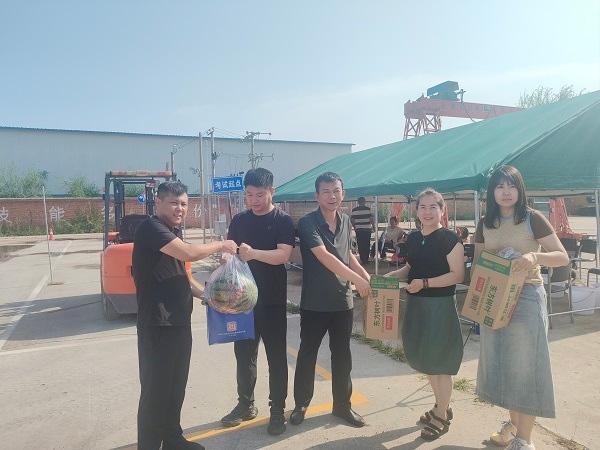 院领导班子和工会慰问一线.jpg 院领导班子和工会慰问一线.jpg