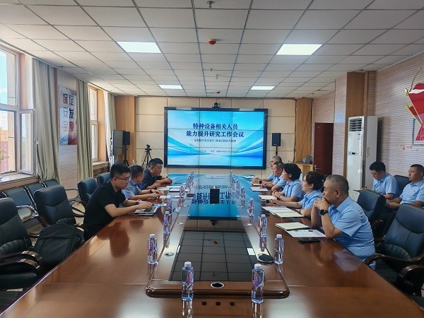 座谈.jpg 座谈.jpg